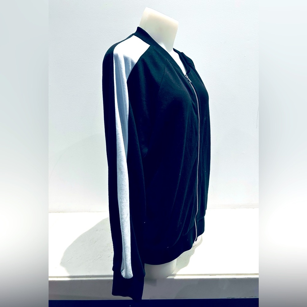 Oak + Fort black and white zip top.Black with white stripe on sleeves& shoulders